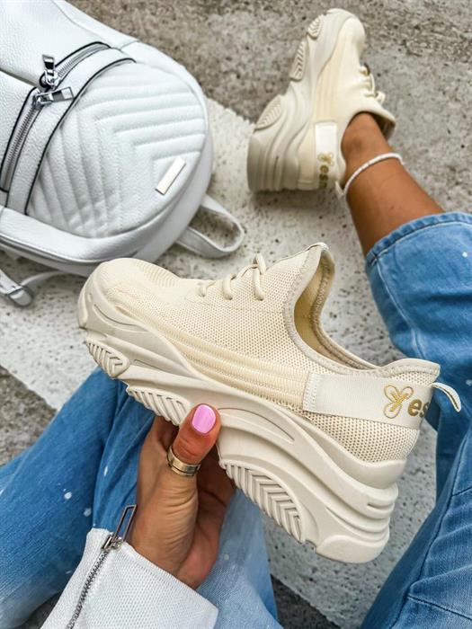 Sneaker mit Plateau