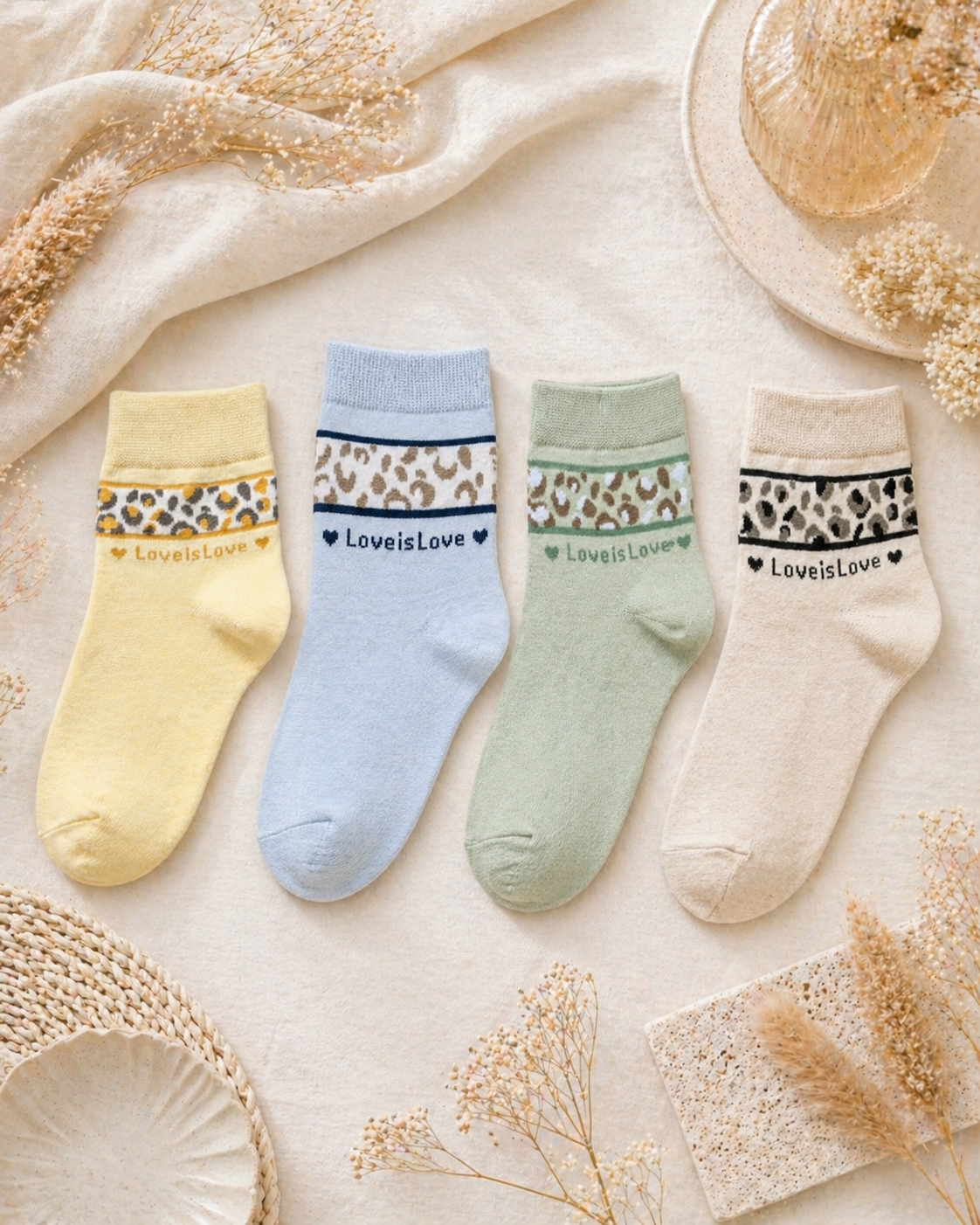 Love is Love Damen-Söckchen Gr. 36–41 – 4 Farben mit Leo-Muster 🧦💛💙💚🤎